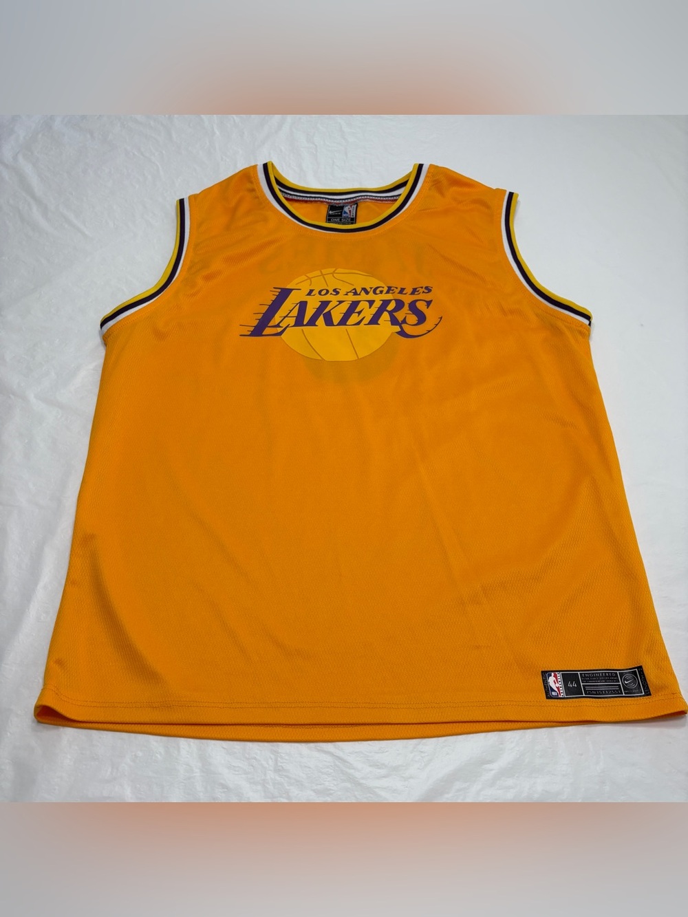 Unbranded Los Angeles Lakers LeBron James #6 Yellow Jersey Measures Men’s M